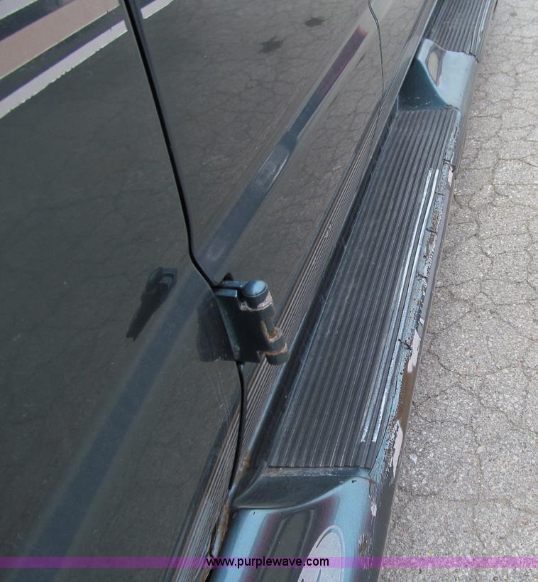 image for item D7126 1997 Ford Econoline E150 van