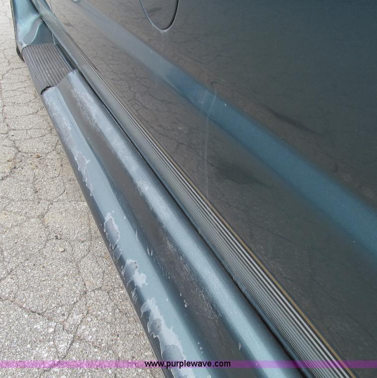 image for item D7126 1997 Ford Econoline E150 van