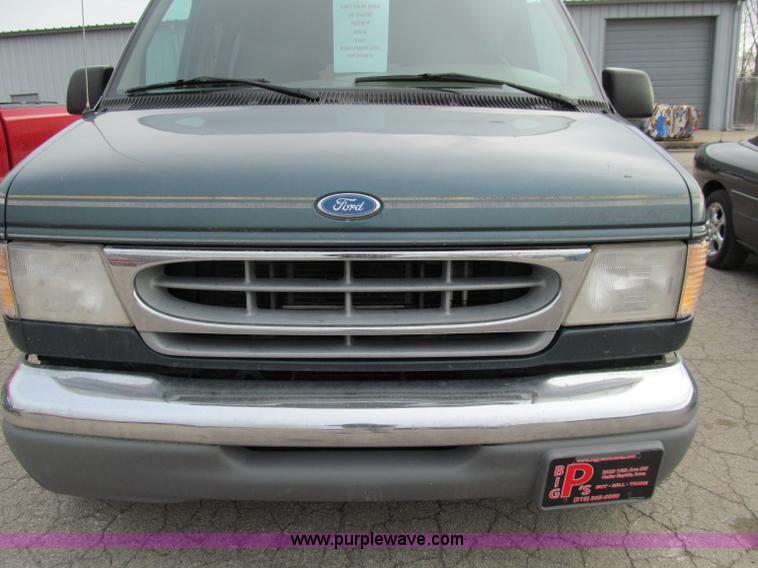 image for item D7126 1997 Ford Econoline E150 van