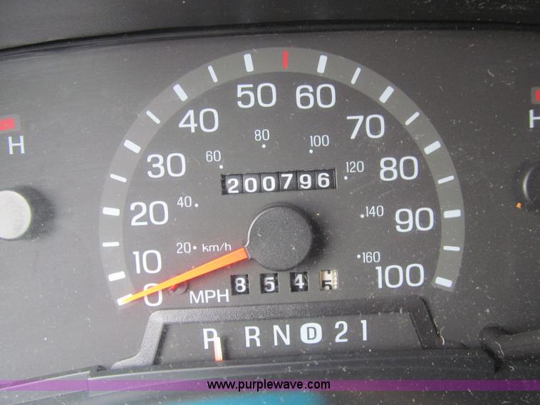 image for item D7126 1997 Ford Econoline E150 van