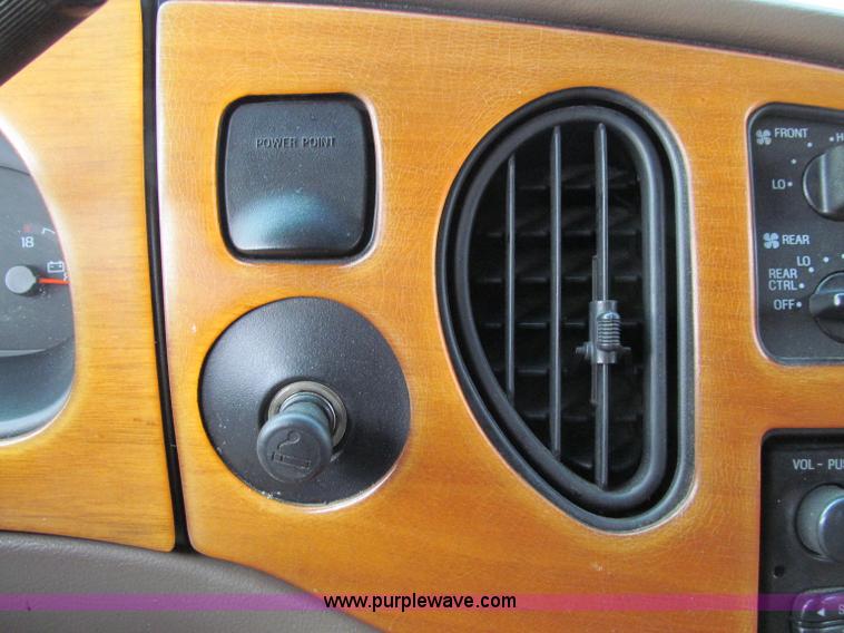 image for item D7126 1997 Ford Econoline E150 van