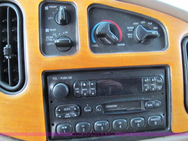 image for item D7126 1997 Ford Econoline E150 van