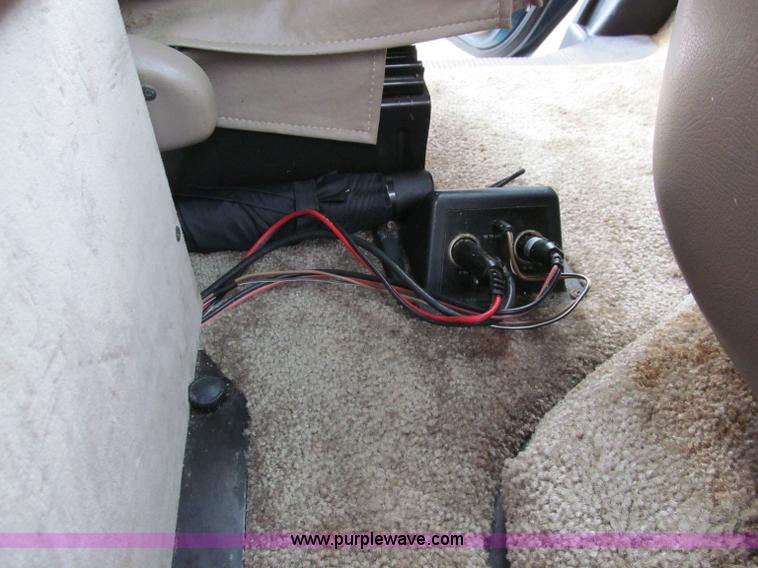 image for item D7126 1997 Ford Econoline E150 van