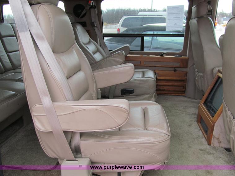 image for item D7126 1997 Ford Econoline E150 van