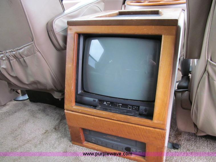 image for item D7126 1997 Ford Econoline E150 van