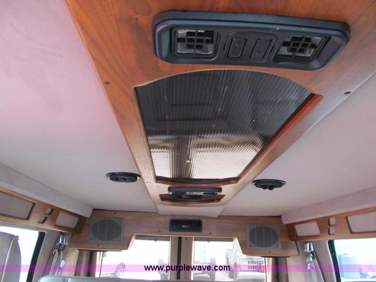 image for item D7126 1997 Ford Econoline E150 van