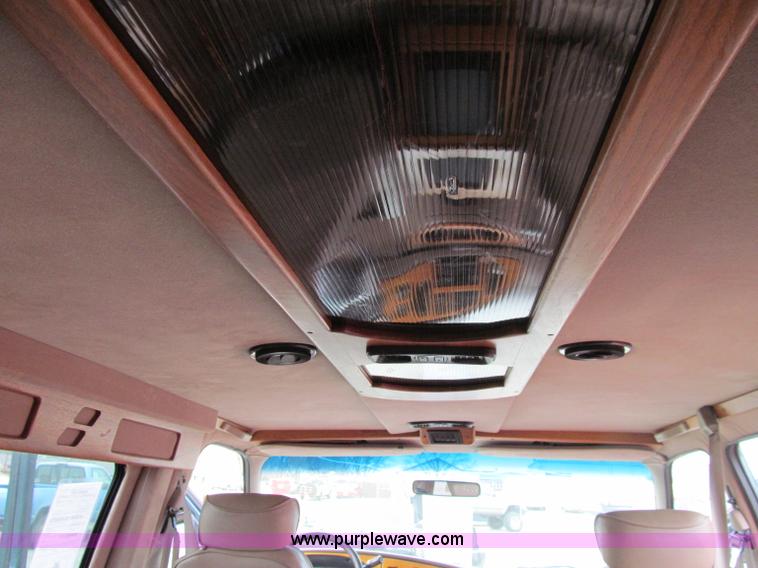 image for item D7126 1997 Ford Econoline E150 van