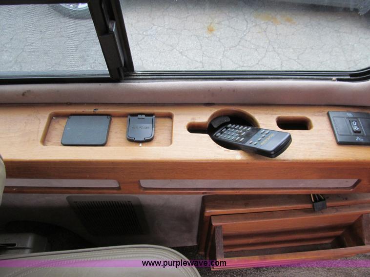 image for item D7126 1997 Ford Econoline E150 van