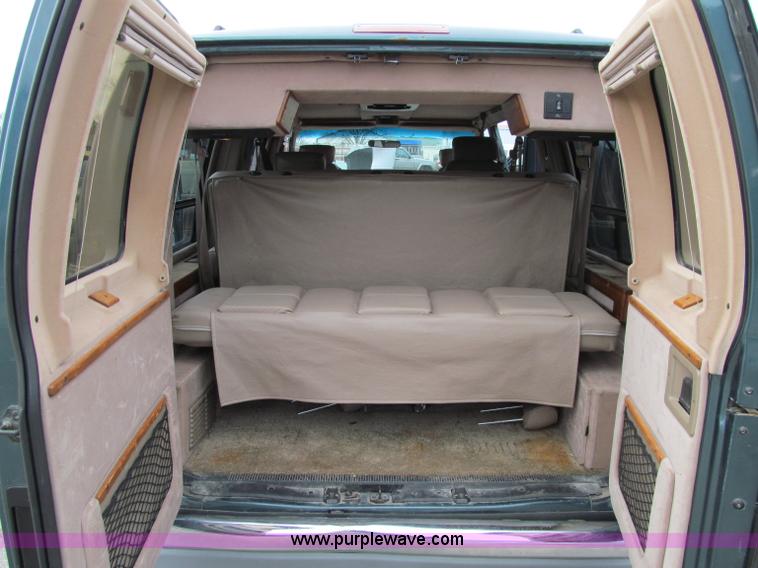 image for item D7126 1997 Ford Econoline E150 van