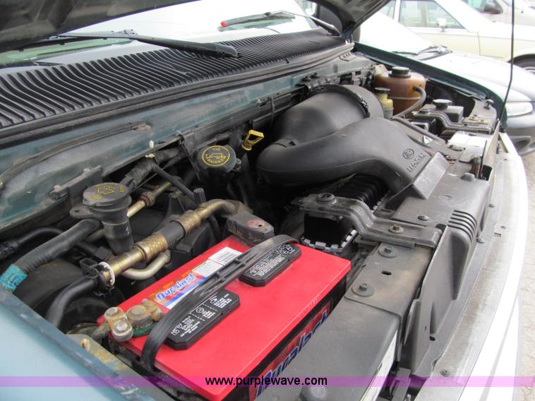 image for item D7126 1997 Ford Econoline E150 van