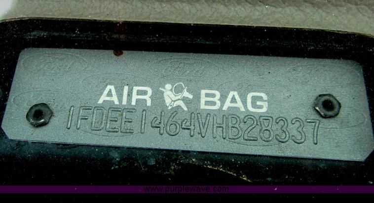 image for item D7126 1997 Ford Econoline E150 van