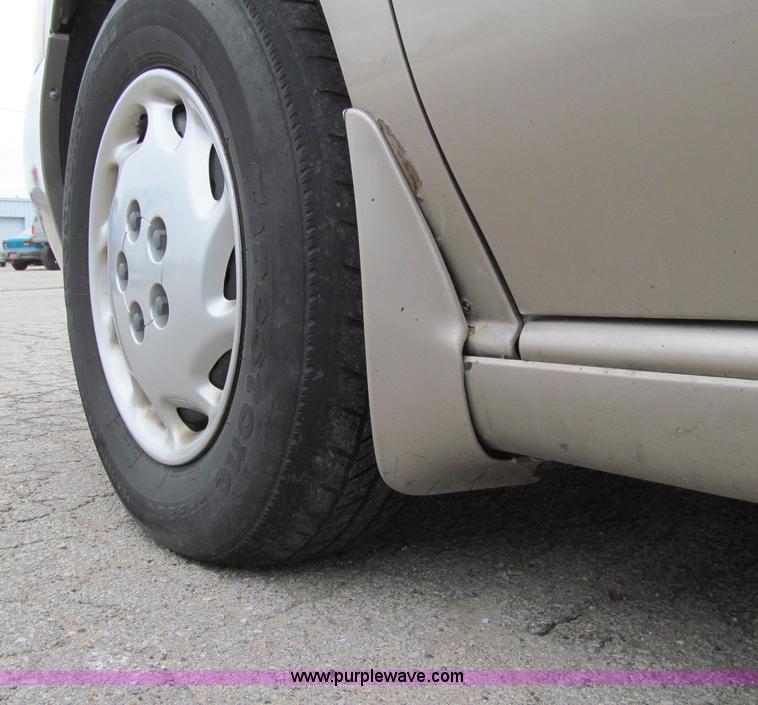 image for item D7129 2002 Oldsmobile Silhouette van