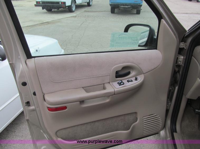 image for item D7129 2002 Oldsmobile Silhouette van