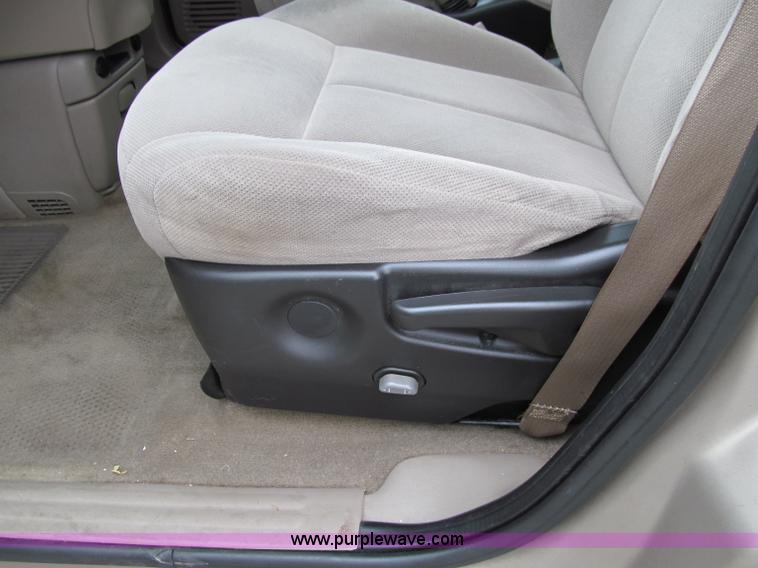 image for item D7129 2002 Oldsmobile Silhouette van