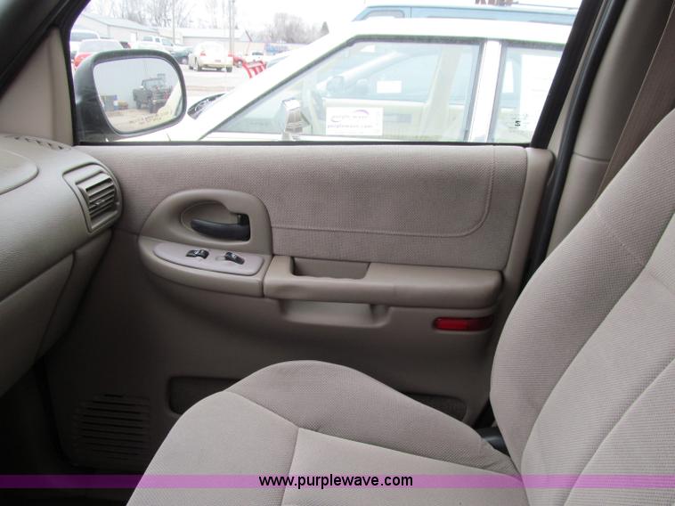 image for item D7129 2002 Oldsmobile Silhouette van