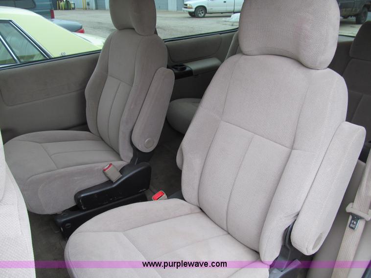 image for item D7129 2002 Oldsmobile Silhouette van