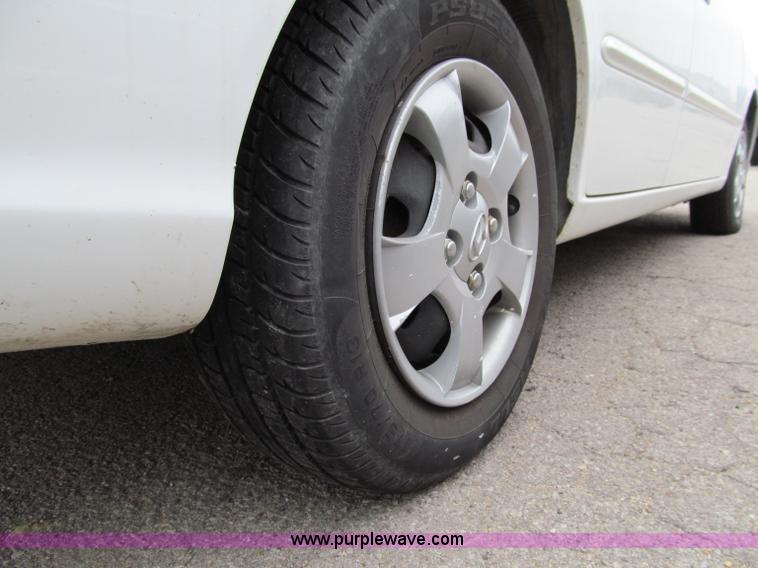 image for item D7130 2002 Hyundai Accent GL