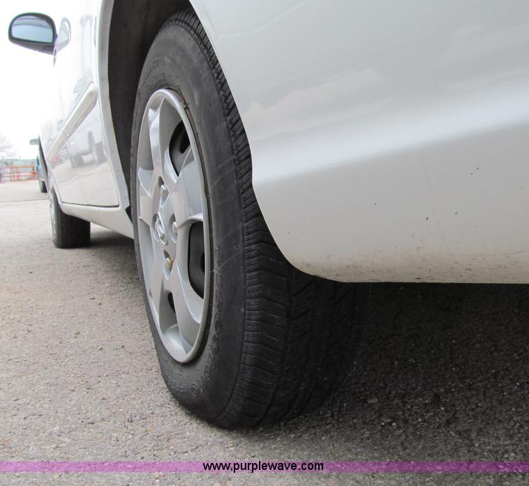 image for item D7130 2002 Hyundai Accent GL