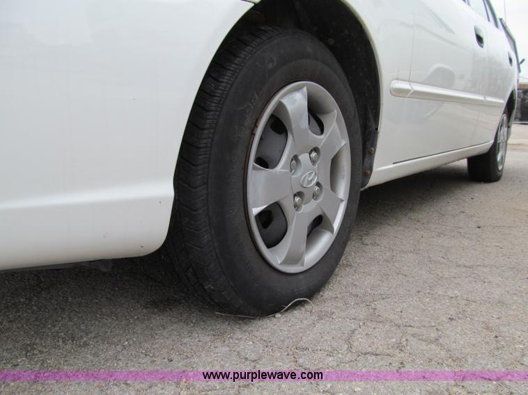 image for item D7130 2002 Hyundai Accent GL