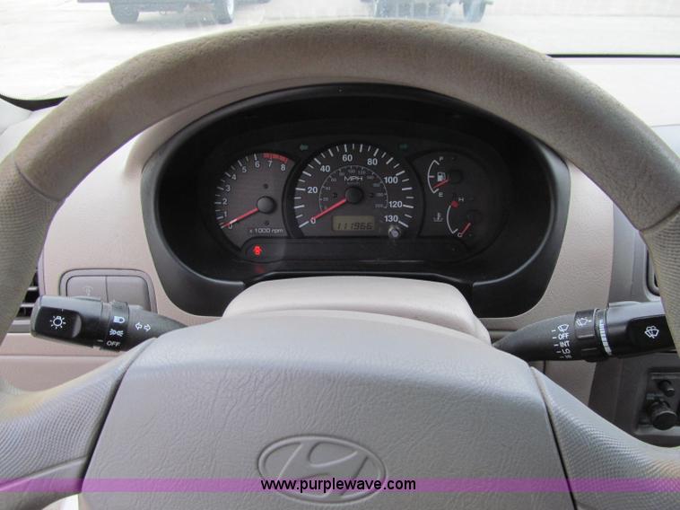 image for item D7130 2002 Hyundai Accent GL