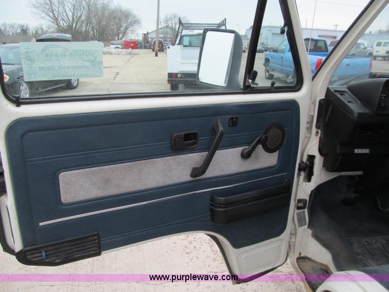 image for item D7131 1987 Volkswagen Vanagon Campmobile van