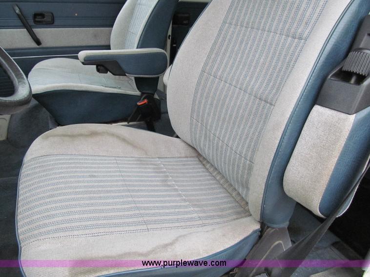 image for item D7131 1987 Volkswagen Vanagon Campmobile van