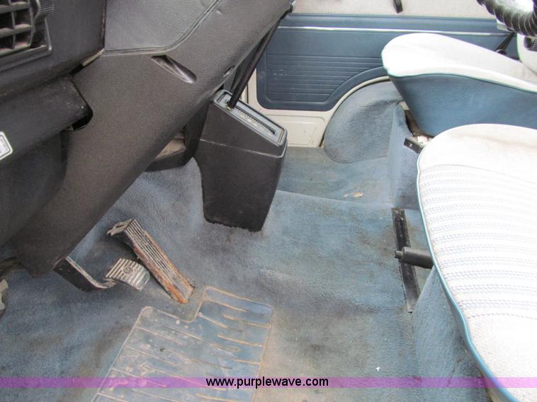 image for item D7131 1987 Volkswagen Vanagon Campmobile van