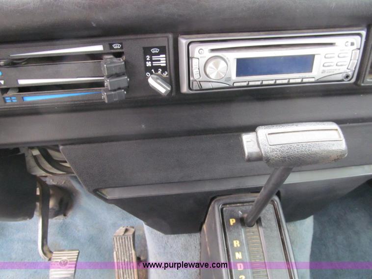 image for item D7131 1987 Volkswagen Vanagon Campmobile van