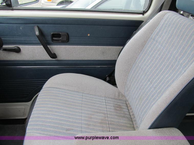 image for item D7131 1987 Volkswagen Vanagon Campmobile van