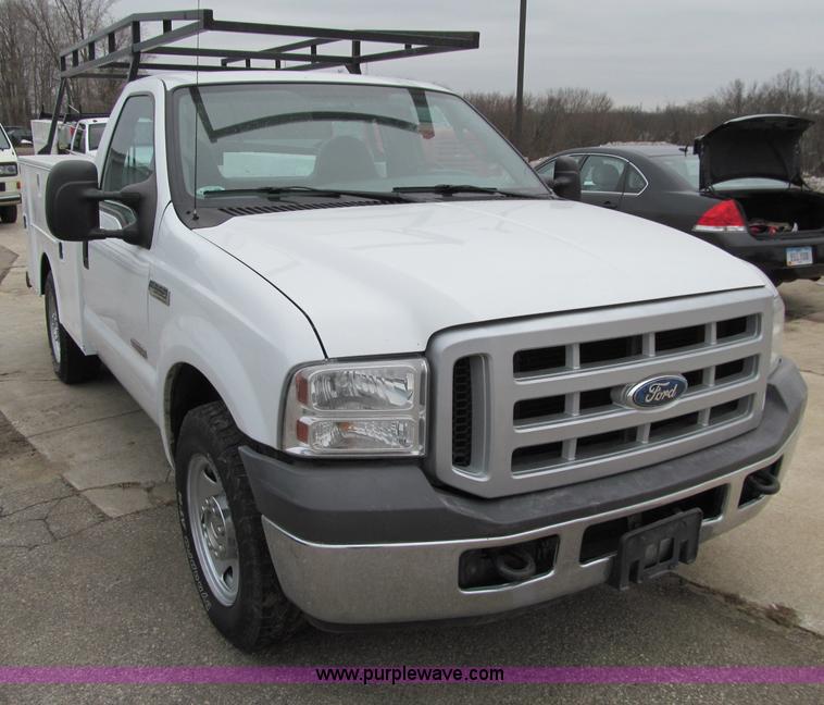 image for item D7132 2006 Ford F350 XL Super Duty service truck