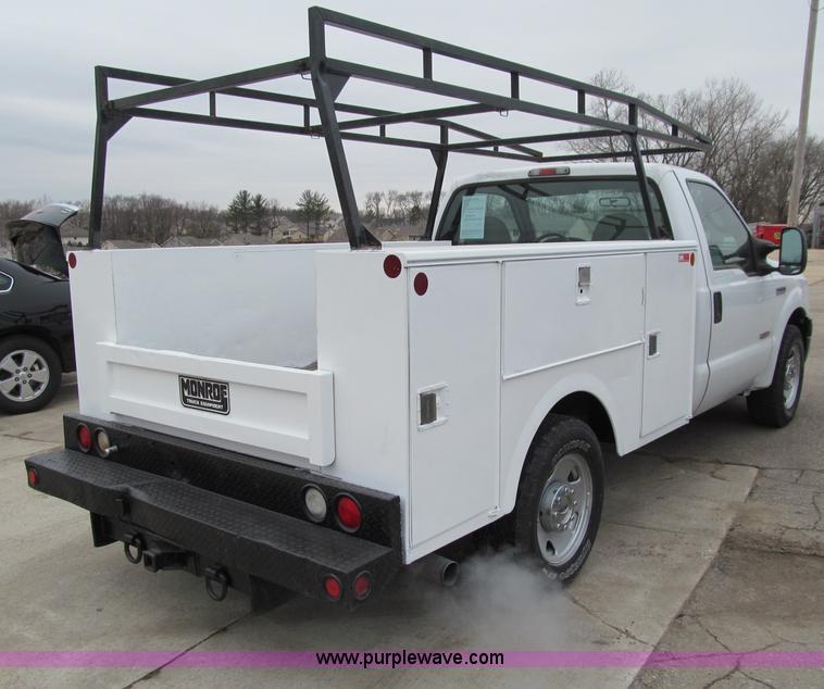 image for item D7132 2006 Ford F350 XL Super Duty service truck
