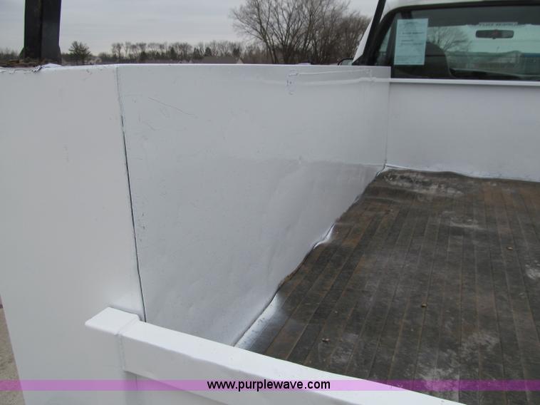 image for item D7132 2006 Ford F350 XL Super Duty service truck