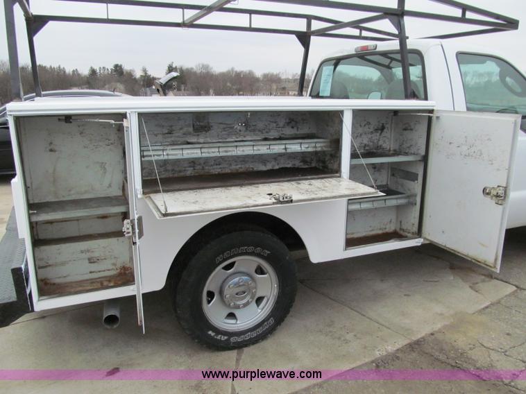 image for item D7132 2006 Ford F350 XL Super Duty service truck