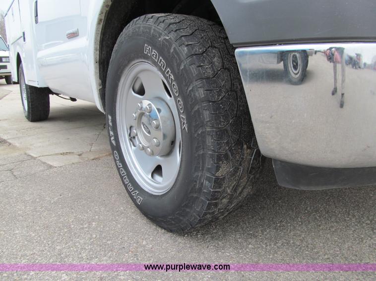 image for item D7132 2006 Ford F350 XL Super Duty service truck