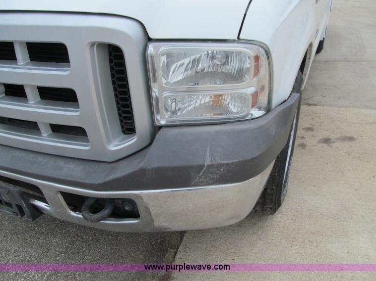 image for item D7132 2006 Ford F350 XL Super Duty service truck