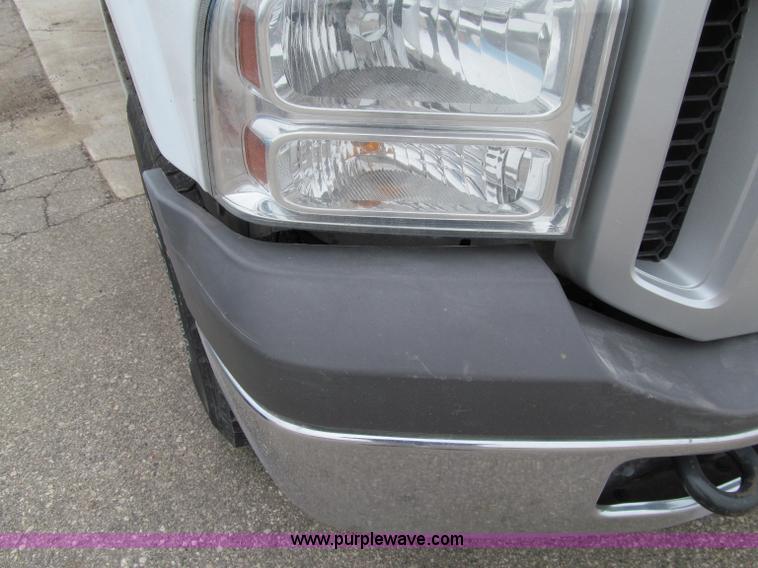 image for item D7132 2006 Ford F350 XL Super Duty service truck