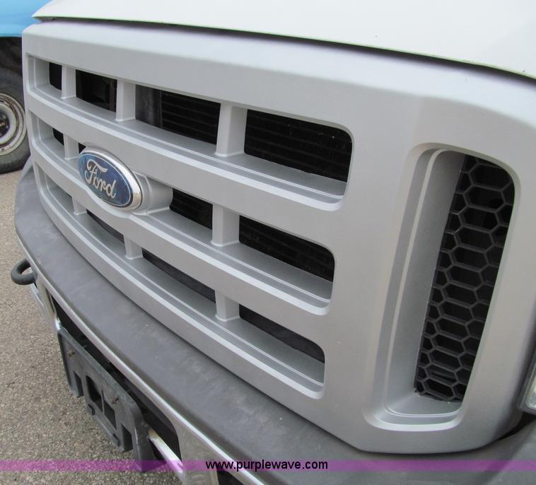 image for item D7132 2006 Ford F350 XL Super Duty service truck