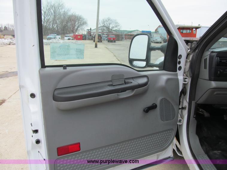 image for item D7132 2006 Ford F350 XL Super Duty service truck