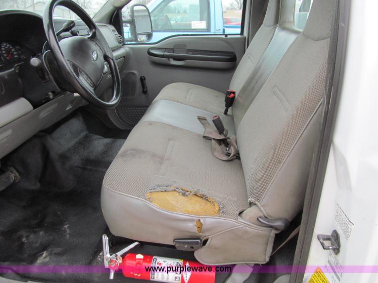 image for item D7132 2006 Ford F350 XL Super Duty service truck