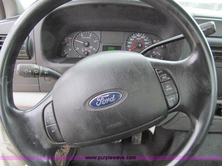 image for item D7132 2006 Ford F350 XL Super Duty service truck