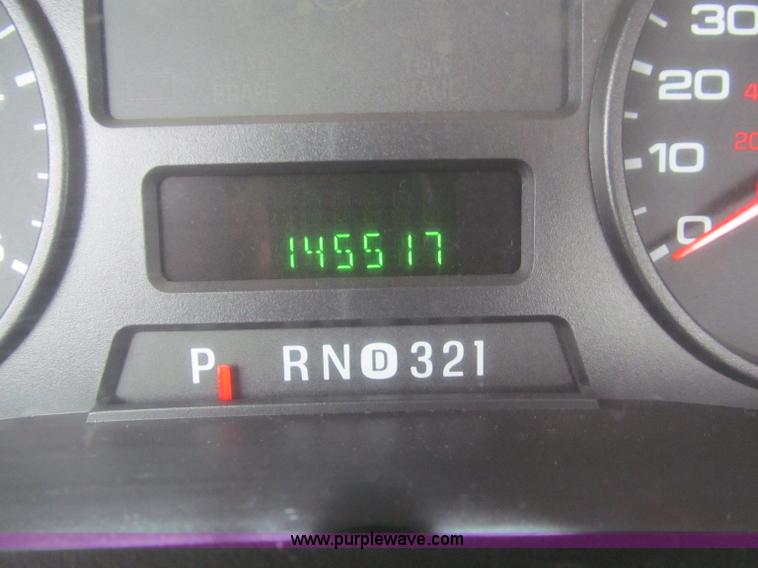 image for item D7132 2006 Ford F350 XL Super Duty service truck