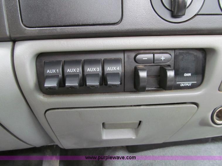 image for item D7132 2006 Ford F350 XL Super Duty service truck