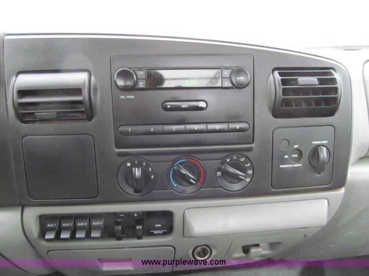 image for item D7132 2006 Ford F350 XL Super Duty service truck