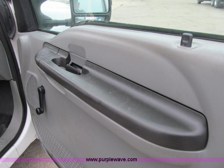 image for item D7132 2006 Ford F350 XL Super Duty service truck