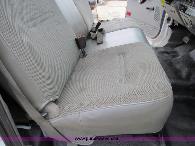 image for item D7132 2006 Ford F350 XL Super Duty service truck