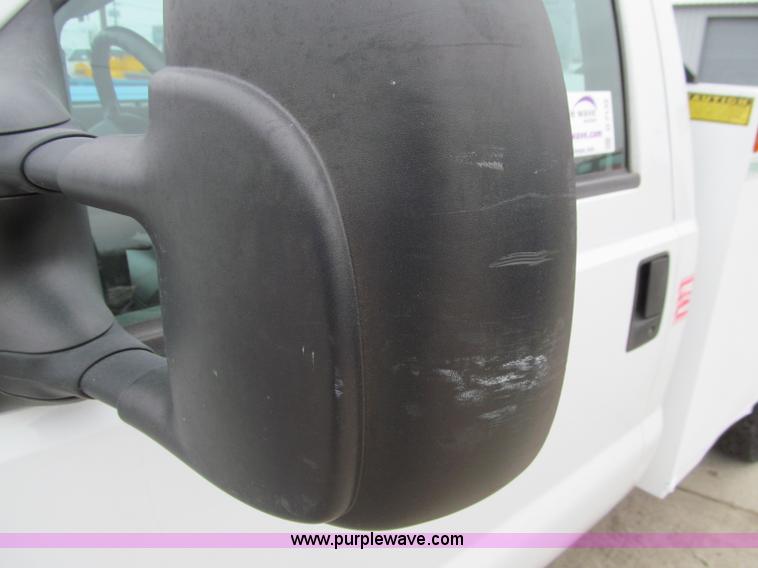 image for item D7132 2006 Ford F350 XL Super Duty service truck