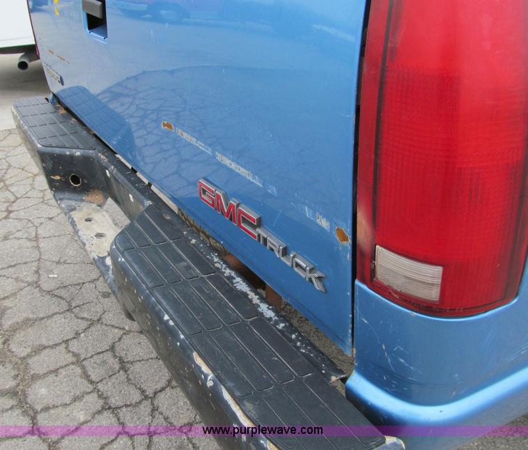 image for item D7133 1997 GMC Sierra 1500 SL pickup truck