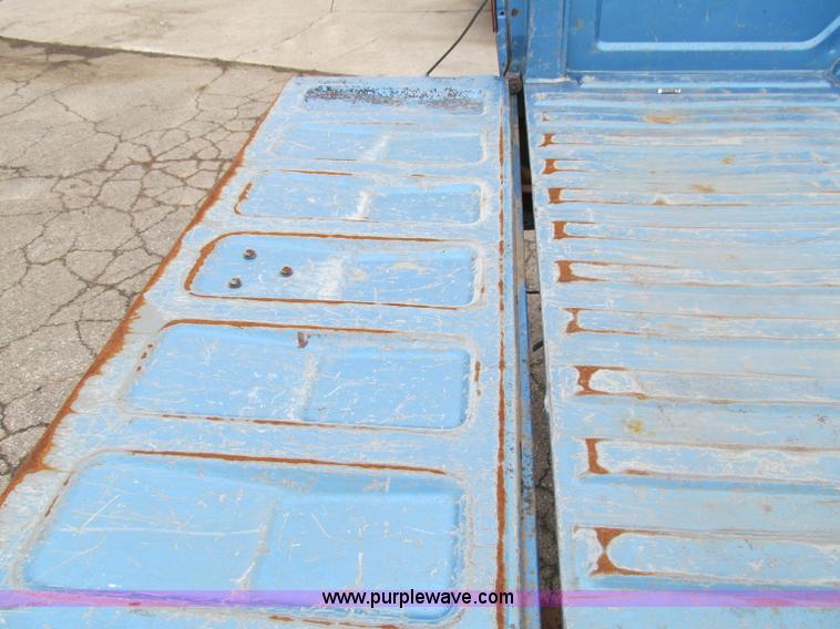 image for item D7133 1997 GMC Sierra 1500 SL pickup truck