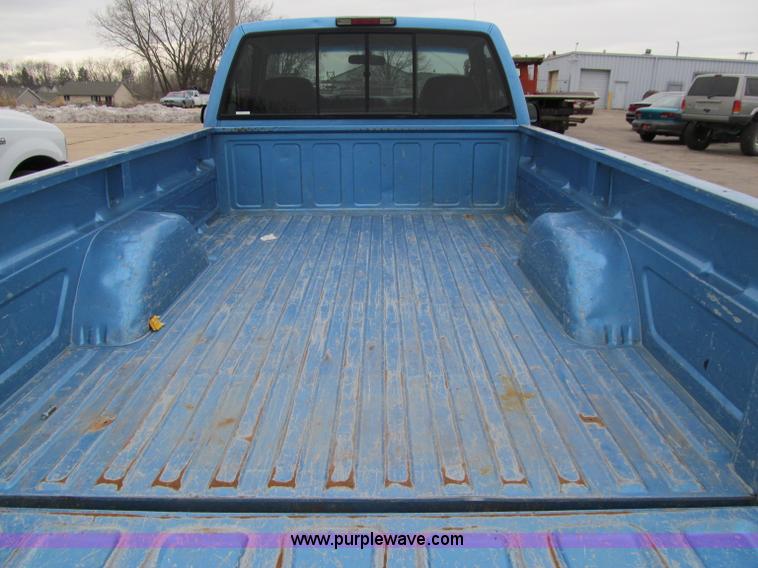 image for item D7133 1997 GMC Sierra 1500 SL pickup truck