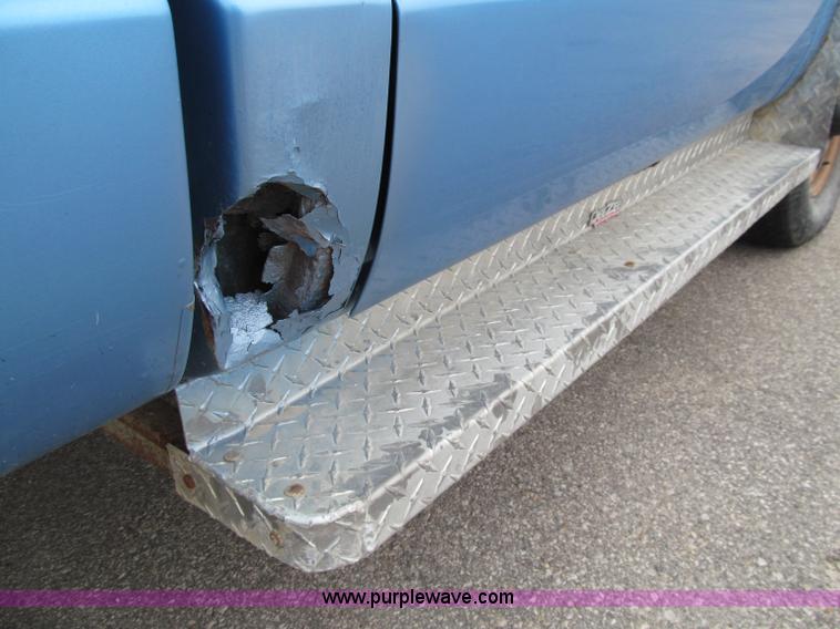 image for item D7133 1997 GMC Sierra 1500 SL pickup truck